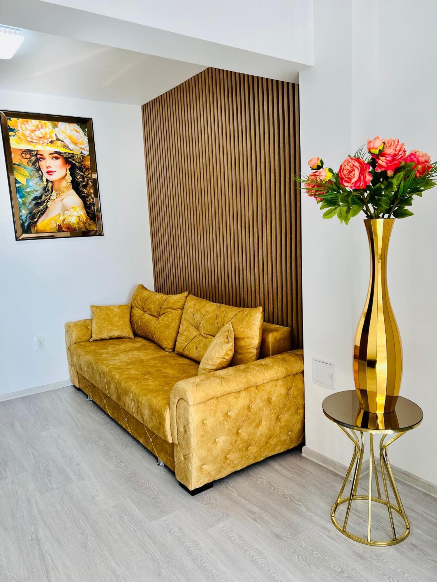 Gold House Apartment